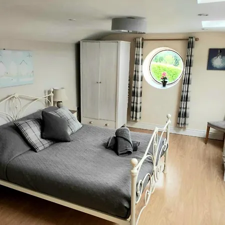 The Coach House Douglas 코크